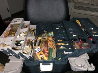 vintage tackle box full of lures 6