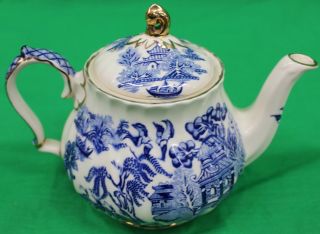 Sadler Teapot In Blue Willow Made In England