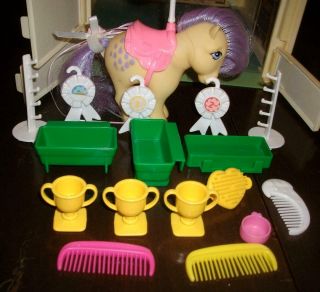 Vintage G1 Hasbro My Little Pony Show Stable W/ Box & Accessories 1983 8