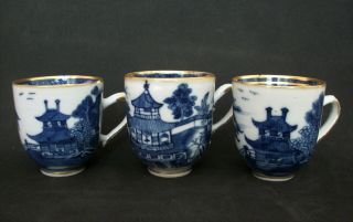 18x PIECE 18th C CHINESE EXPORT BLUE AND WHITE TEA BOWL CUP SAUCER DISH VASE A/F 4