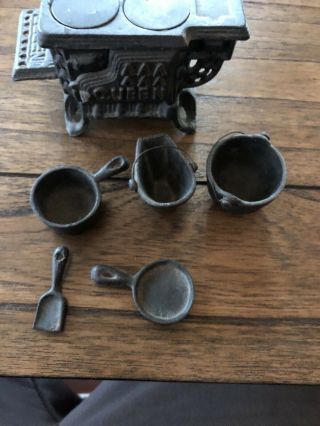 VTG MINI ' QUEEN ' CAST IRON TOY WOOD COOK STOVE SALESMAN SAMPLE With Accessories 4