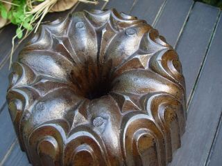 cast iron bundt cake pan,  cast iron cake pan,  antique.  very rare 