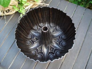 cast iron bundt cake pan,  cast iron cake pan,  antique.  very rare 