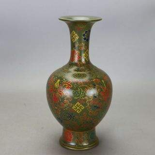 China Old Hand - Carved Porcelain Green Youligong Flower Pattern Vase F01