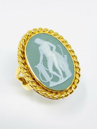 14k Yellow Gold Vintage Sage Green Cameo Wedgwood Ring Size 6.  75