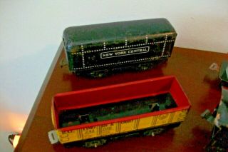 VINTAGE 1940 ' S 50 ' S TIN MARX TOY WIND UP TRAIN SET (LOCOMOTIVE,  3 CARS) 3