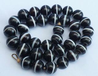 A Stunning Antique Victorian Bullseye Banded Agate Bead Necklace