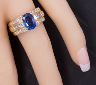 Incredible 18k 3.  5 Ct.  Natural Blue Sapphire & Diamond Estate Ring