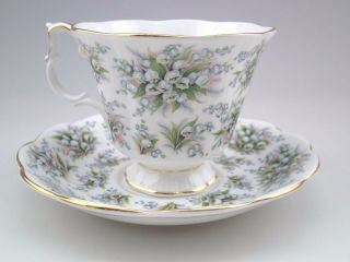 Vintage Royal Albert Lambeth Tea Cup and Saucer 3