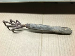 Vintage Cast Iron Garden 5 Tine Hand Cultivator Claw Tool Wood Handle