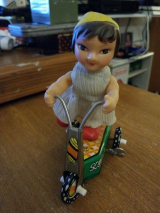 VINTAGE TIN WIND - UP TOY GIRL ON SCOOTER MS 174 MADE IN CHINA 1960s Kick 2