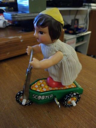 VINTAGE TIN WIND - UP TOY GIRL ON SCOOTER MS 174 MADE IN CHINA 1960s Kick 3