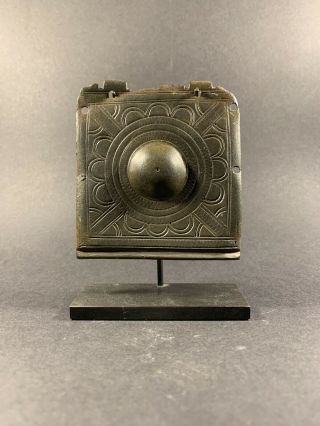 LOVELY ANCIENT ROMAN BRONZE CASKET MOUNT WITH DISPLAY STAND CIRCA 100 - 200 AD 2