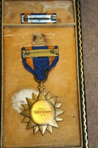 Rare Ww2 U.  S.  Army Air Corps Air Medal W/ribbon,  Named 2nd Lt.  Davis J.  Kays Ac
