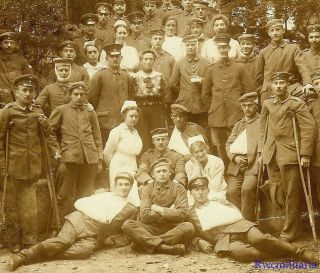 Port.  Photo: Battered Wounded German Troops (incl.  Amputee) W/ Female Nurses