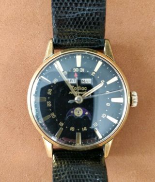 Zodiac Automatic Triple Date Moonphase Wristwatch Black Dial