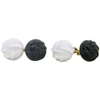 Trianon Carved White And Black Onyx 18k Gold Cufflinks