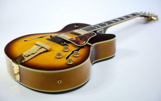 Aria FA70 - VS Hollow Body Jazz Guitar Vintage Sunburst & Hard Case 2
