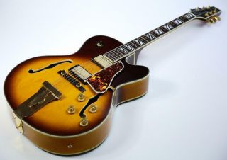 Aria FA70 - VS Hollow Body Jazz Guitar Vintage Sunburst & Hard Case 3