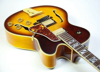 Aria FA70 - VS Hollow Body Jazz Guitar Vintage Sunburst & Hard Case 4