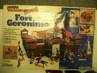 Aurora Marx Mpc Timpo Western U.  S.  Fort Towers And Box 1/32 54mm Plastic Playset