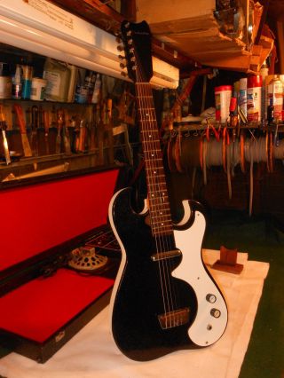 Vintage 1960 ' s Silvertone Model 1448 Electric Guitar w/ Amp in Case 11