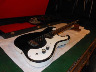 Vintage 1960 ' s Silvertone Model 1448 Electric Guitar w/ Amp in Case 4