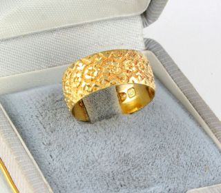 Antique Solid 18Ct Yellow Gold Flower Patterned / Embossed Wedding Ring / Band 2