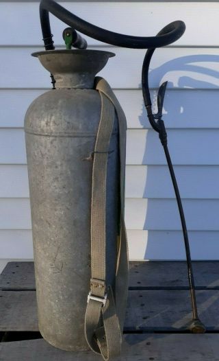 VINTAGE ANTIQUE GARDEN MASTER BUG SPRAYER DUSTER GALVANIZED STEEL PRIMITIVE 3