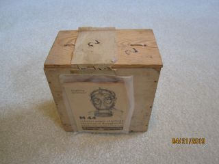 Wwii German M44 Civil Defense Gas Mask In Crate