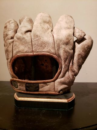 Vintage Baseball Glove 1920s Victor,  Wright,  and Ditson Sporting Goods 1 