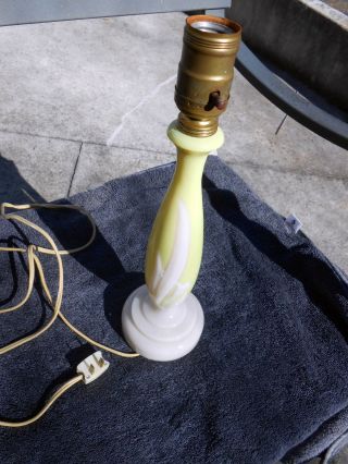 Antique Vintage Aladdin Alacite Yellow And White Lily Lamp