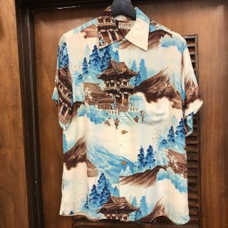 Vintage 1950’s Japanese Pagoda Pattern Crepe Hawaiian Shirt - M