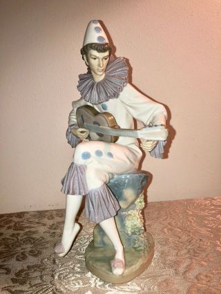 Lladro Serious Clown 4923,  Vintage,  Retired Jester Holding A Guitar.