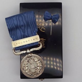 Japan Japanese Order Medal Of Honour With Blue Ribbon With Case