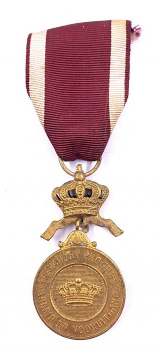 Belgium : Order Of The Crown Golden Medal Old Version