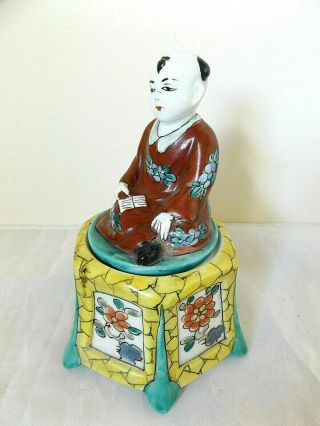 ANTIQUE VINTAGE CHINESE SITTING PORCELAIN FIGURINE INKWELL. 2