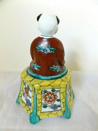 ANTIQUE VINTAGE CHINESE SITTING PORCELAIN FIGURINE INKWELL. 4