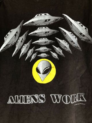 Vintage 90s Alien Workshop Mars Attacks Parody Aliens Work T Shirt 6