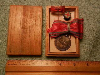 WWII JAPANESE ARMY NAVY MILITARY ASSOC PRESIDENT ' S SILVER MEDAL BADGE &BOX 8
