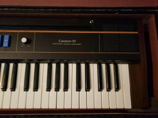 Casio Ct - 101 Casiotone Vintage Poly Keyboard With Casio Carrying Case