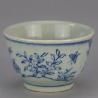 China Old Carved Porcelain Blue And White Peacock Pattern Kung Fu Tea Cup B01