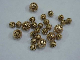 688 Antique Solid 14k Gold Filigree Loose Ball Beads 26 Beads 13.  5 Grams Neckla