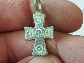 Fantastic Extremely Rare Ancient Byzantine Bronze Cross Pentant.  2,  0 Gr.  28 Mm