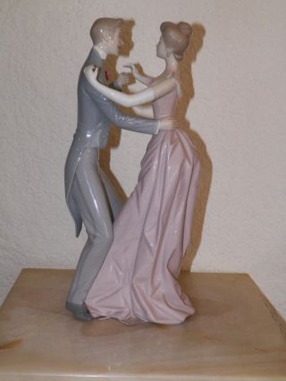 Vintage Llardo Rare " Anniversary Waltz " Figurine Perfect