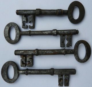 4 Antique Door Keys With Solid Shanks Longest 95mm Long