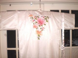 Antique Chinese White Silk Robe/kimono W/embroidered Chrysanthemums
