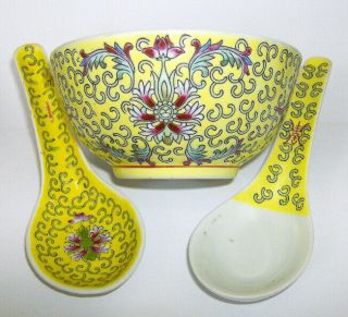 Hand Painted Chinese Yellow Bowl And Two Spoons Mun Shou 115mm In Diameter
