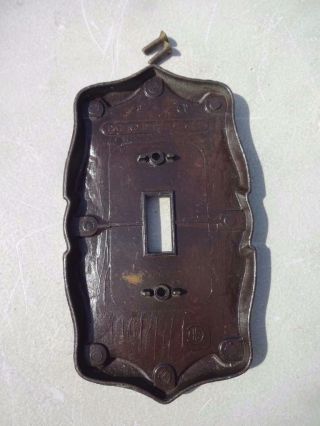 VINTAGE AMEROCK CARRIAGE HOUSE LIGHT SWITCH PLATE COVER.  W SCREWS. 2