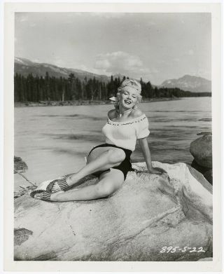 Marilyn Monroe Vintage 1954 River Of Breathtaking Pin - Up Photograph